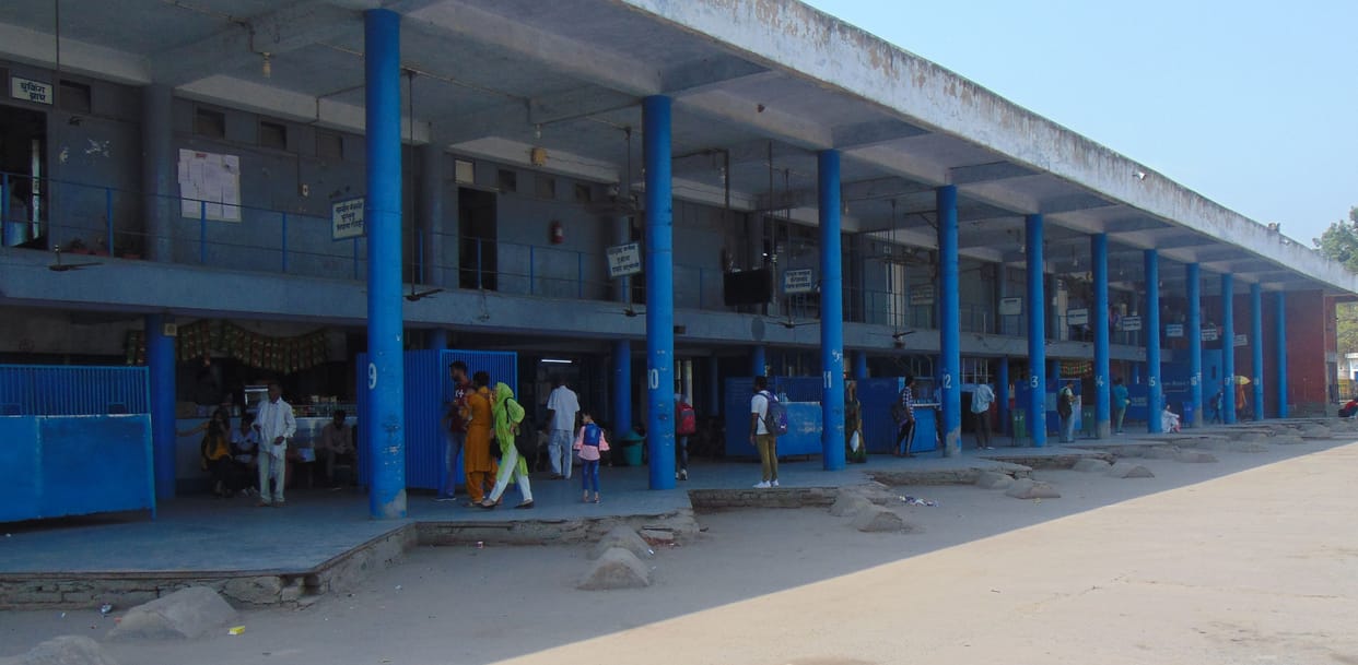 Angry employees jammed the wheels of buses for six hours, passengers remained upset