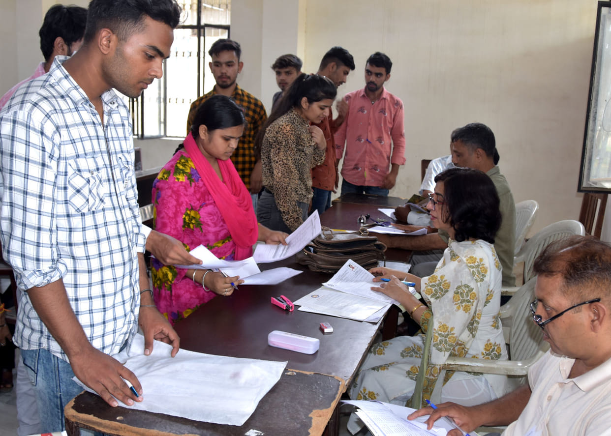 Crowd of students gathered to take admission in colleges