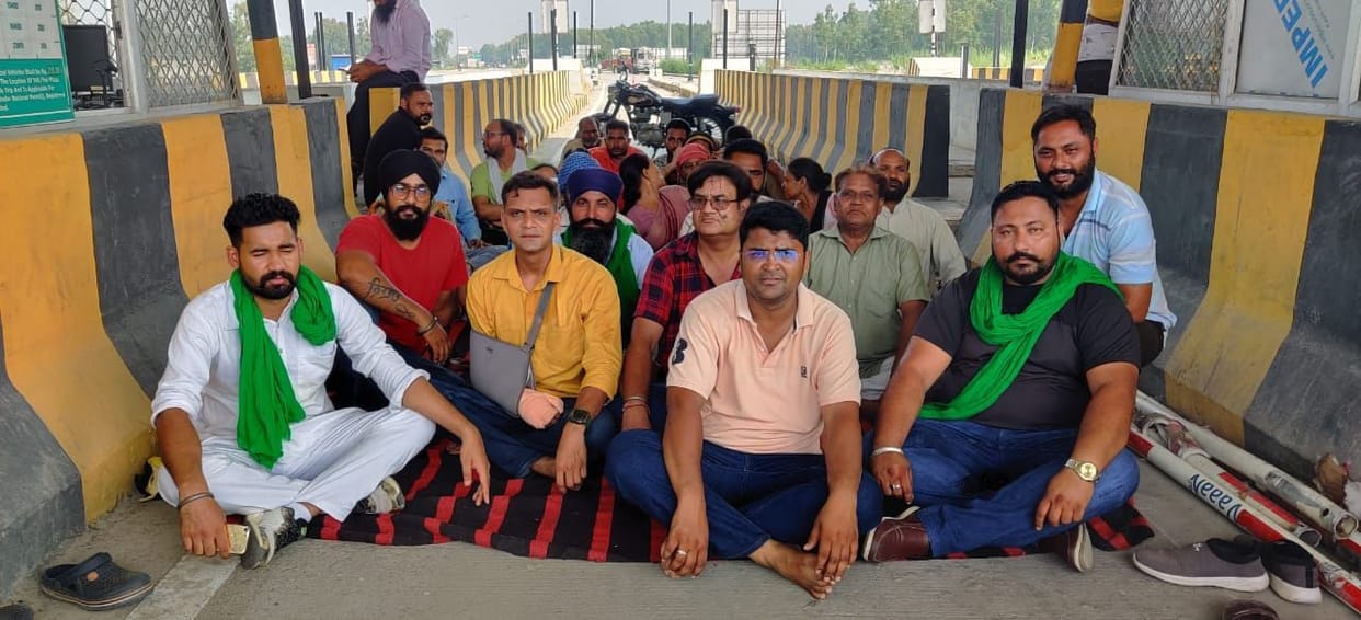 Farmer's Dharana in Halduwa Toll Plaza