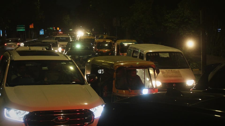 Traffic affected in all four directions of India Gate vehicles crawling on the roads