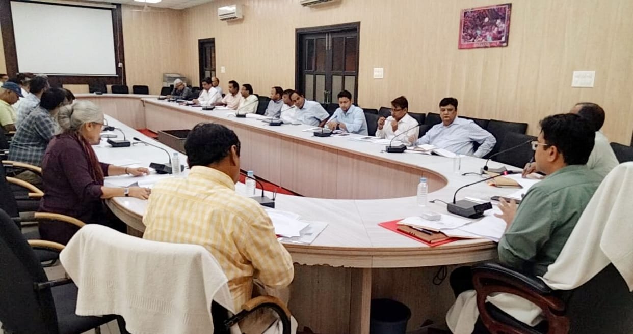 Mathura: DM stopped the salary of Xen PWD and CDPO Chaumuhan