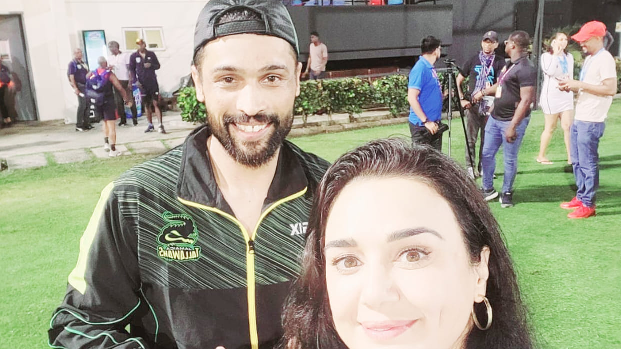 Mohammad Amir of Pakistan shared a picture with Preity Zinta, said- my favorite actress
