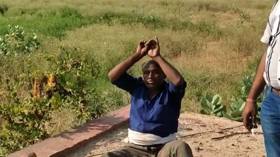 officers shocked to see the strange antics of Municipal Corporation worker at ancient site in Mathura