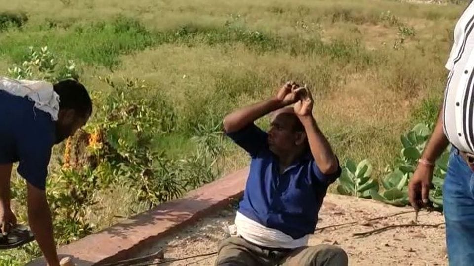 officers shocked to see the strange antics of Municipal Corporation worker at ancient site in Mathura