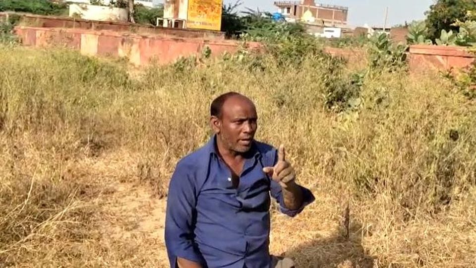 officers shocked to see the strange antics of Municipal Corporation worker at ancient site in Mathura