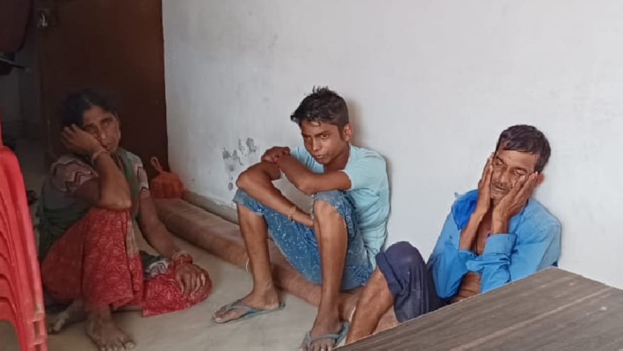 Attempt to kidnap girl going to school by putting her in sack