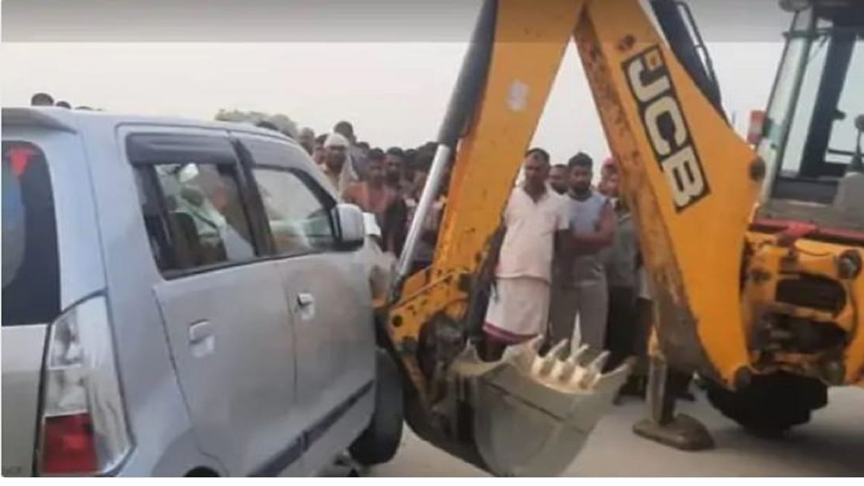Three people died in a road accident due to over speeding car in ghazipur