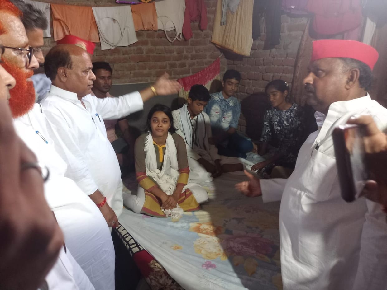 SP leader met teacher's family