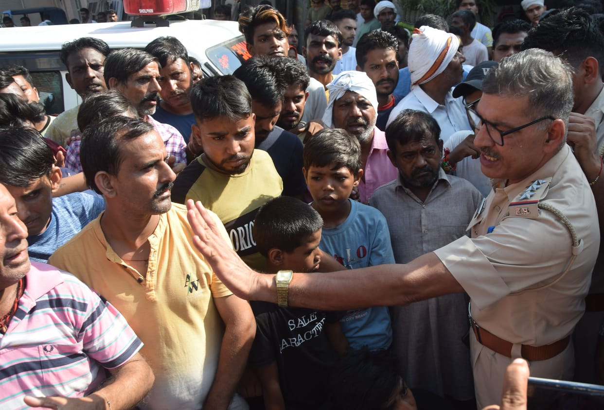 Jam was imposed by keeping the dead body in Babra Mohalla