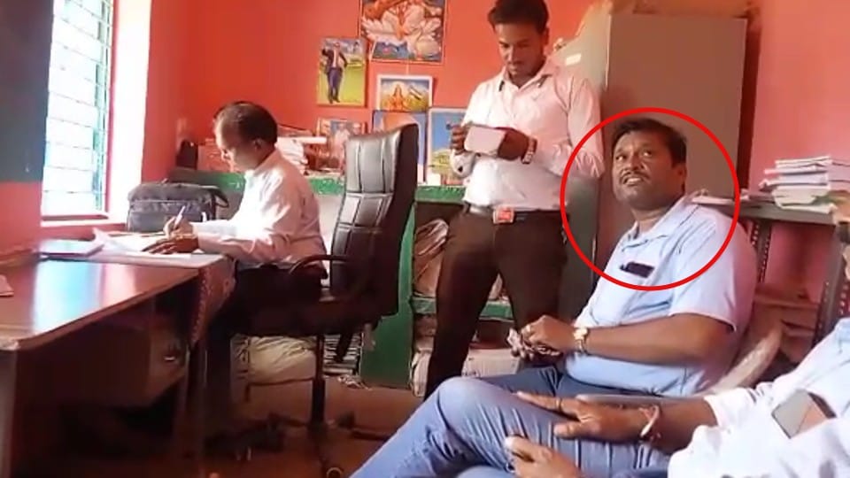 Damoh: Government teacher said with a sack of tobacco in hand - Collector stands behind us