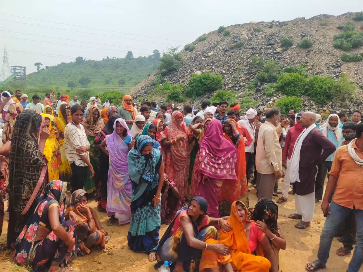 brutal murder of grandfather in sonbhadra in front of innocent nephew Reached police station