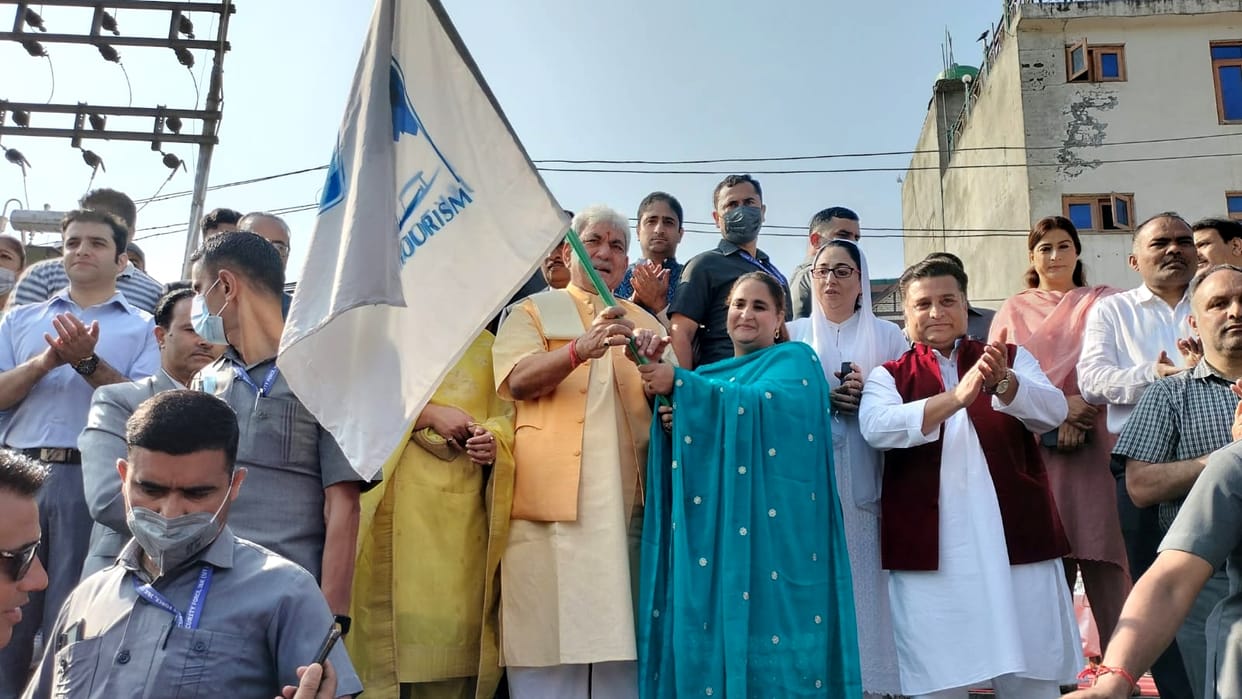 LG manoj sinha flagged off rally in srinagar Revival of water sports from Srinagar to Ganderbal