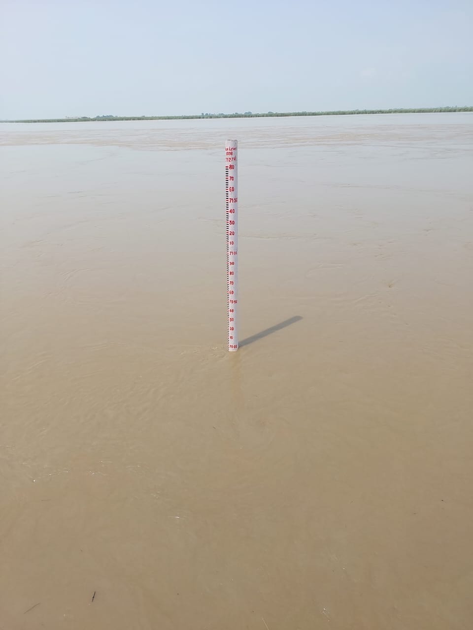 Reduction in water level of Saryu river, danger remains