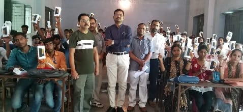 401 students got smartphones in YD College