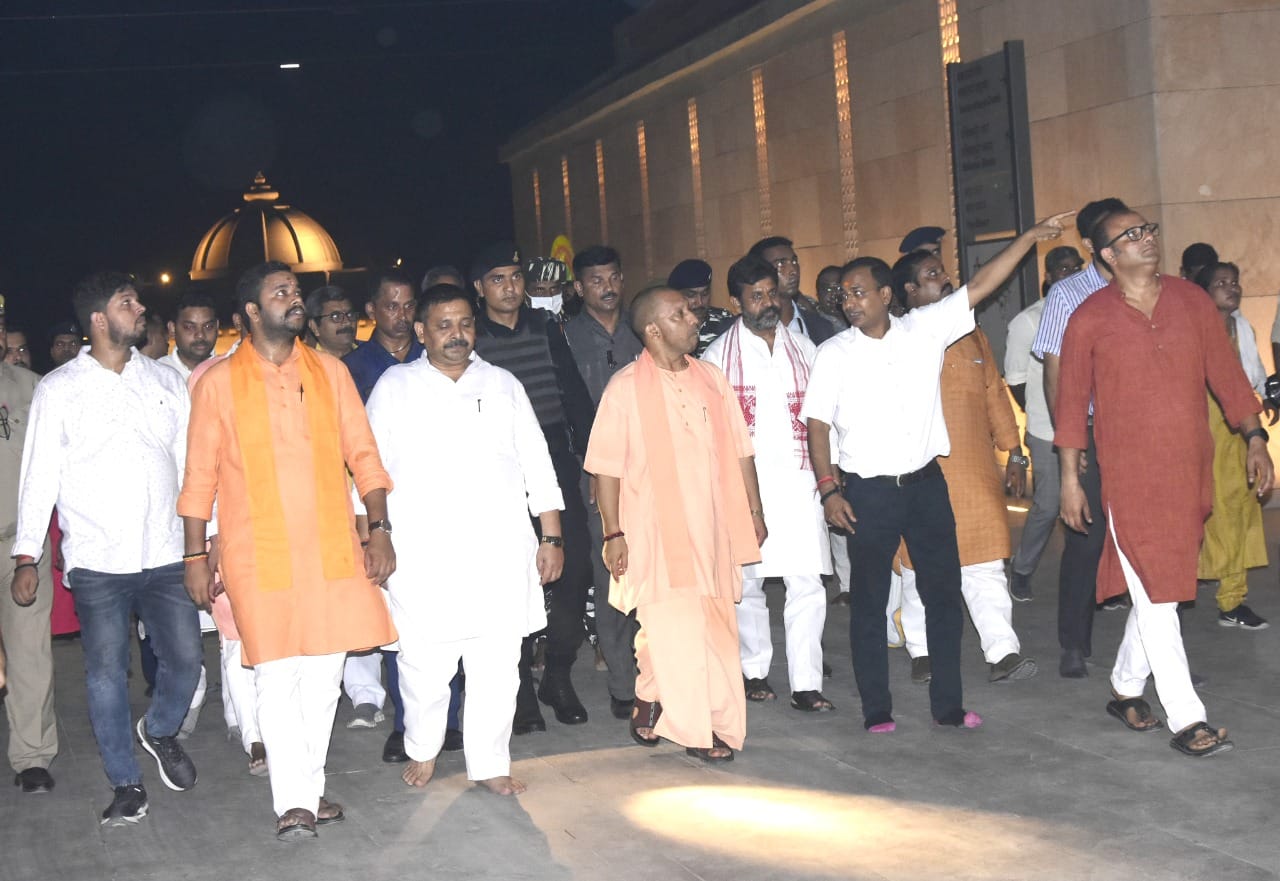 CM Yogi Varanasi visit Worship in kashi Vishwanath Dham meeting with officials see in pictures