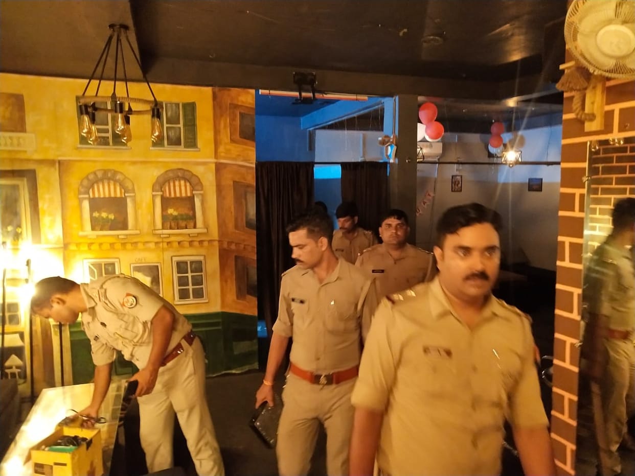 Police raided on information of hookah bar, anarchists pelted stones at restaurant in Sigra
