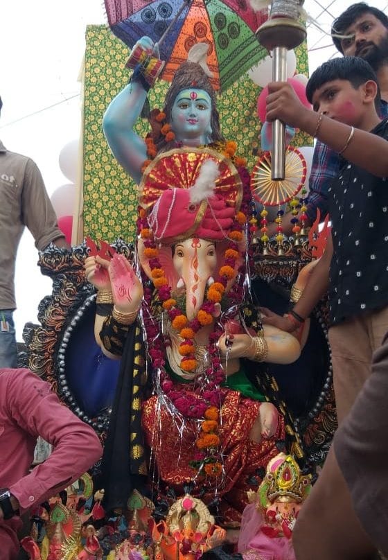 Jalaun: Ganpati's farewell with moist eyes by inviting him to come next year