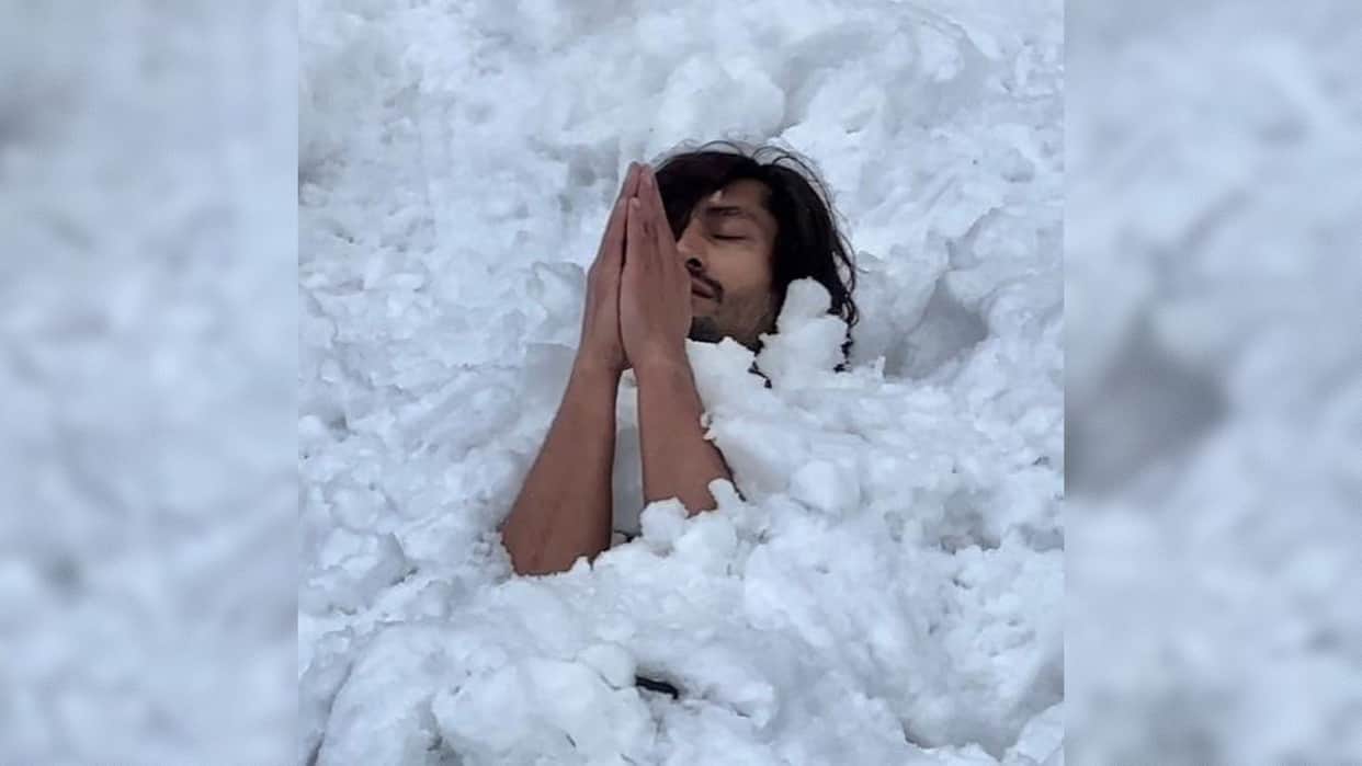 Vidyut Jammwal practices sitting inside snow Actor shares pictures with caption My path is different
