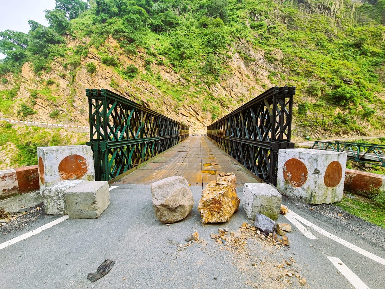 People traveling by risking their lives on Yamunotri Highway
