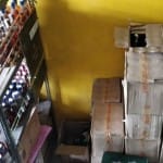 अवैध रुप से चल रहे शराब ठेके से पकड़ी की शराब।