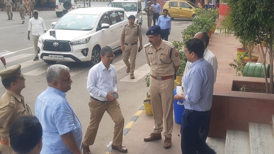 Thakur Banke Bihari Temple Corridor Avneesh Awasthi reached Vrindavan to Survey mathura
