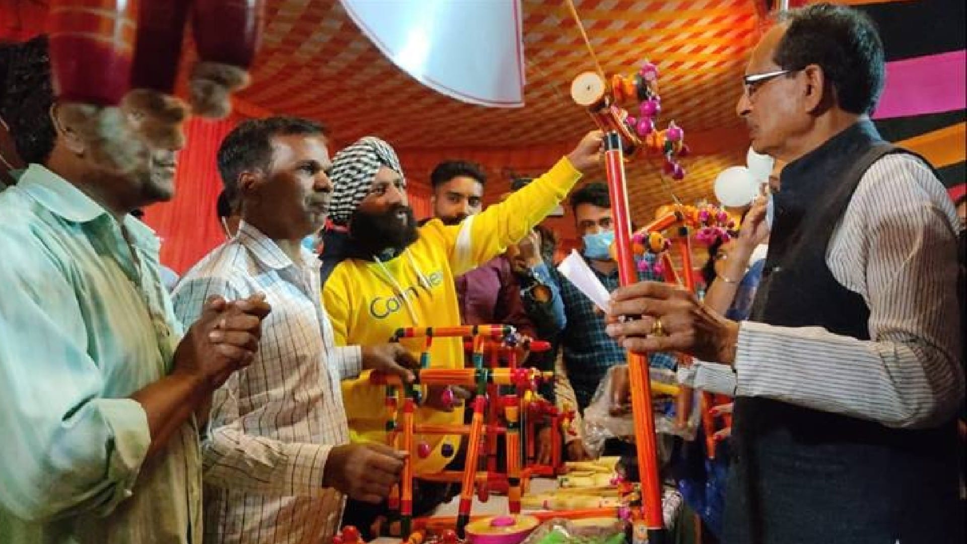 Responsible tourism attracts Budni toys, stall in the handicraft market of Kushabhau Thackeray Hall