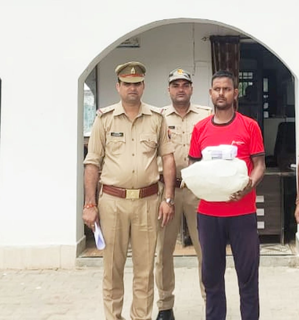 Arrested a young man roaming as a fake sergeant of the army