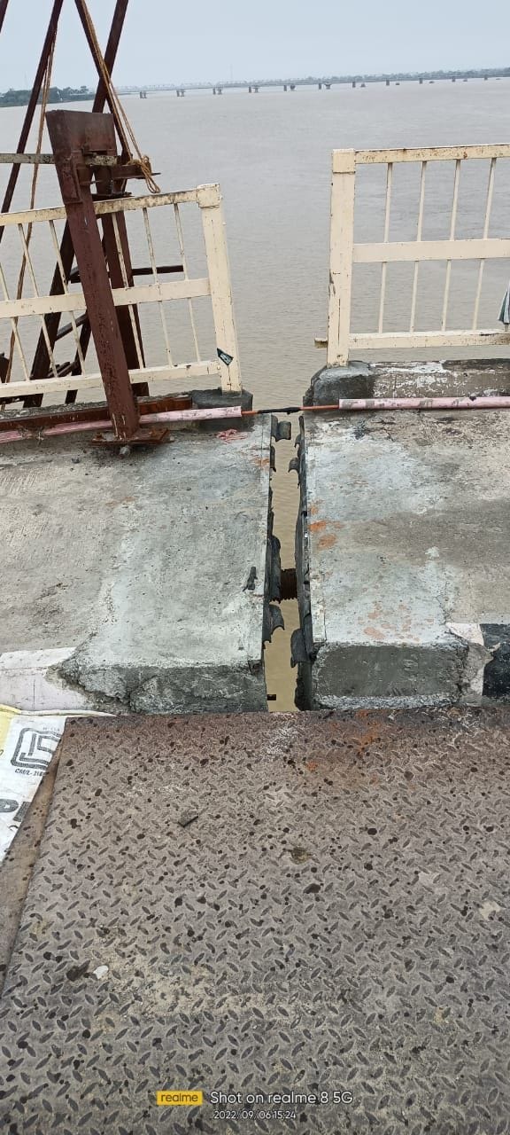crack in Bhagalpur bridge again increased danger in Deoria