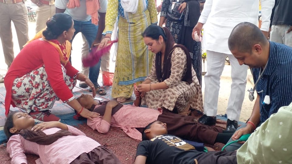 12 school children fell ill in sikandrabad