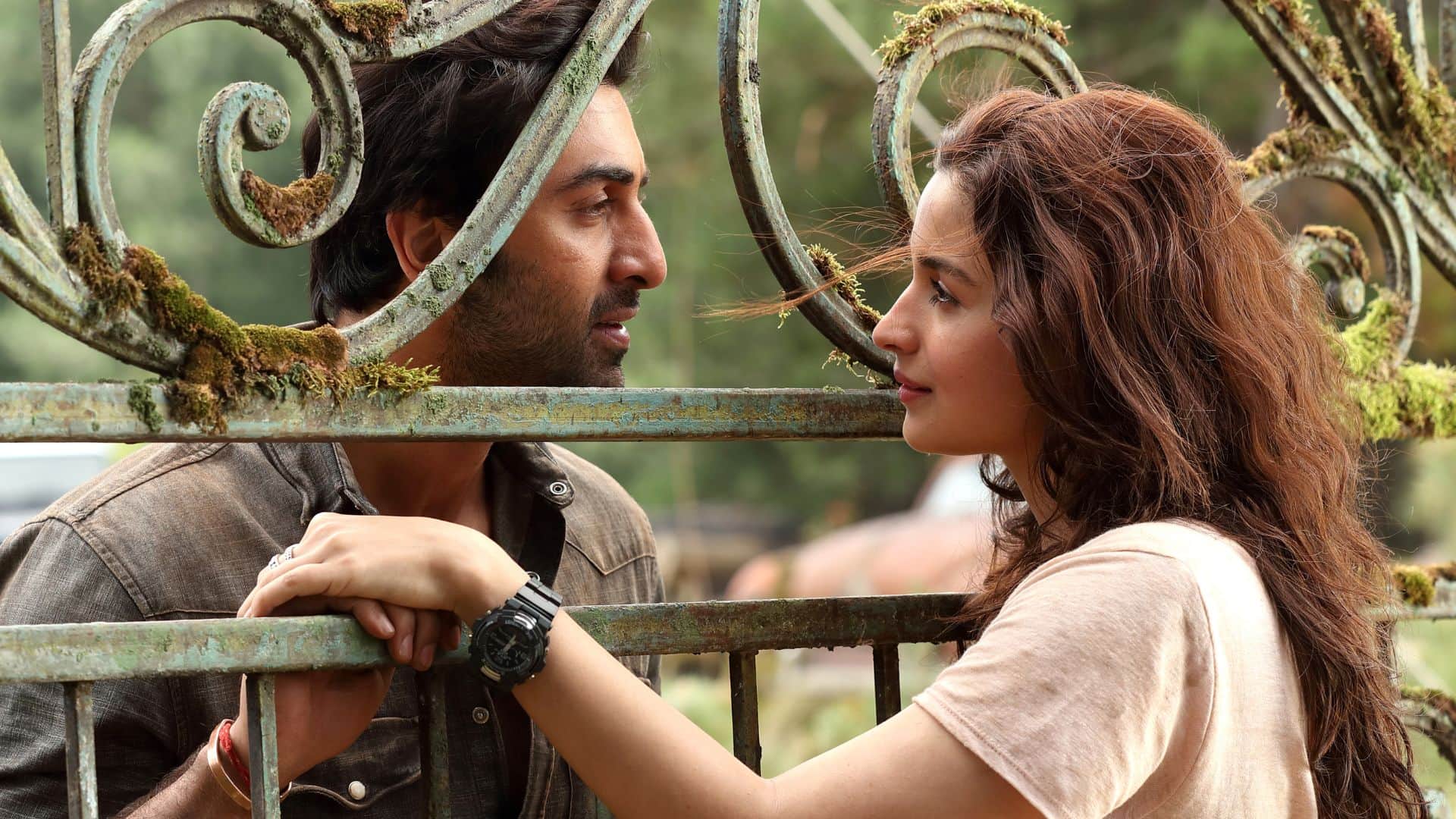 Brahmastra box office collection Fifth Day Advance Booking Report Alia ranbir film great earning in worldwide