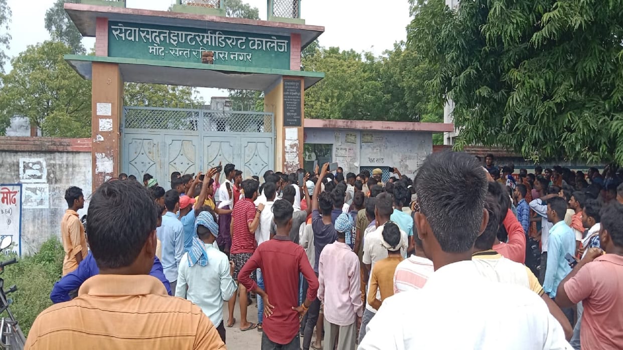 Dalit student kidnapped Angry relatives did a ruckus SDM on the spot