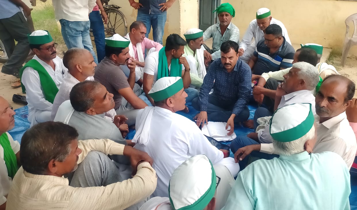 The farmers made the SDO sit among themselves for an hour