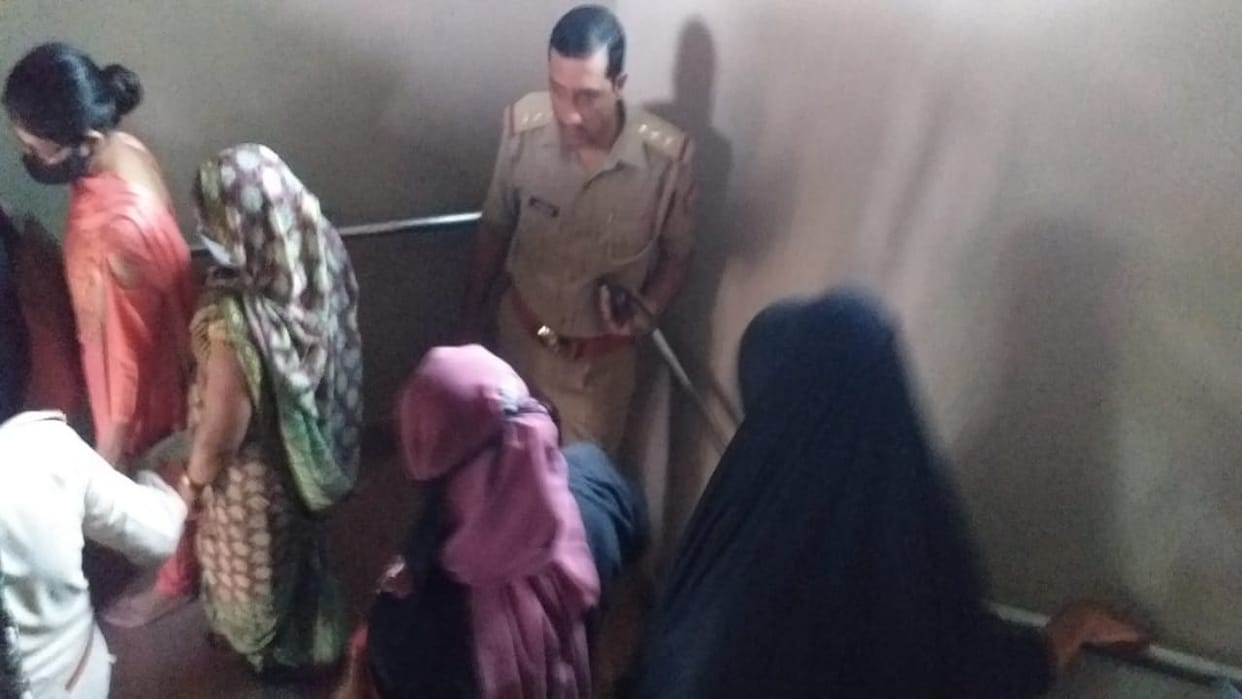 Police arrested ten people including five girls in hotel near bus stand of Badaun s Roadways