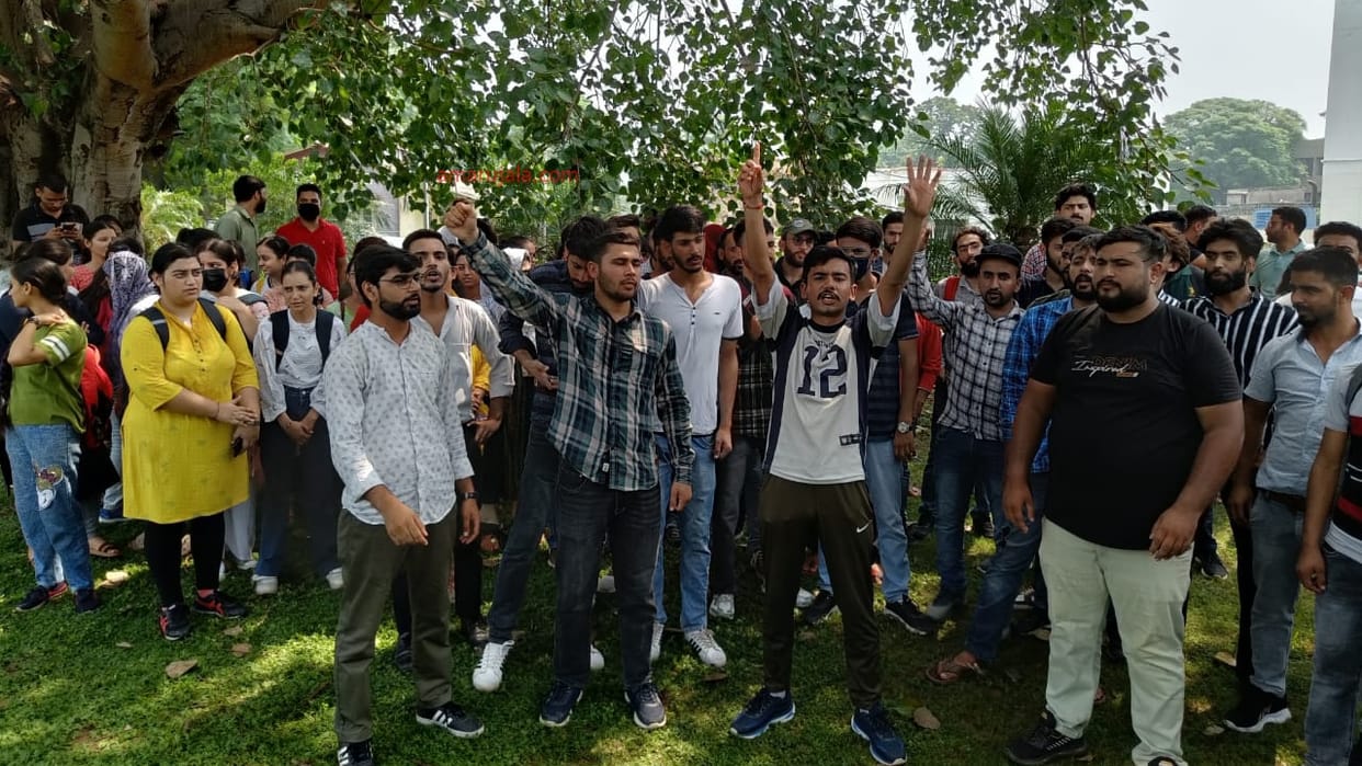 students protest in jammu University in Professor chandrasekhar Death Case said it is Institutional murder