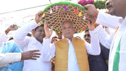 मनेंंद्रगढ़ में सीएम बघेल का स्वागत किया गया।