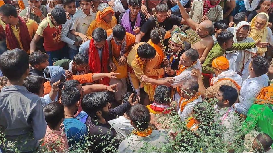 Matki burst donation Leela was traditionally completed In the village Chiksoli