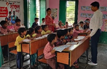Teachers found resting in composite school, everyone's salary stopped
