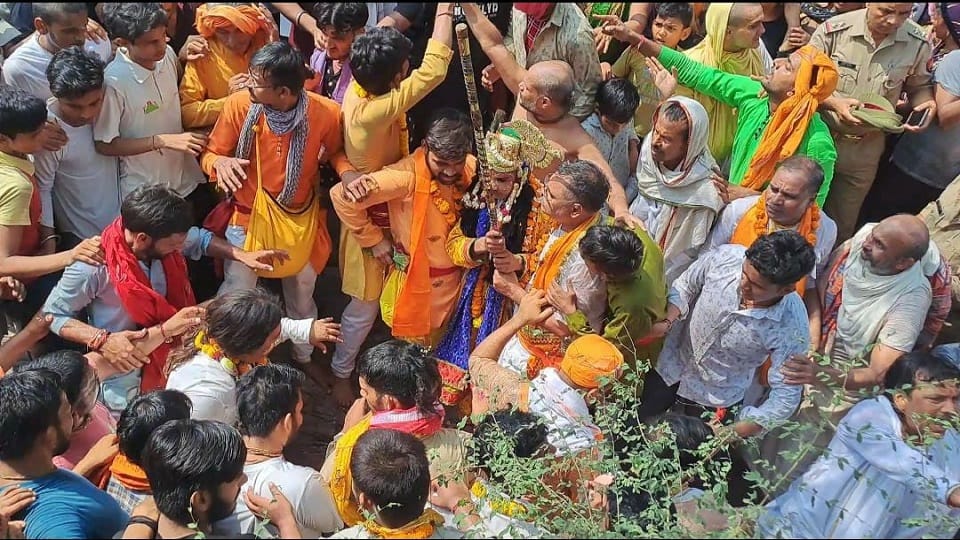Matki burst donation Leela was traditionally completed In the village Chiksoli