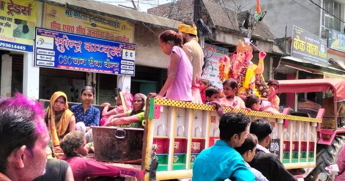 Jalaun: Immersion of Ganesh idol with cheers