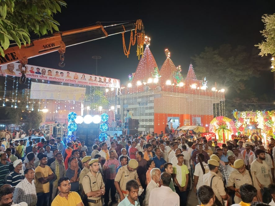 Ganpati procession with cheers