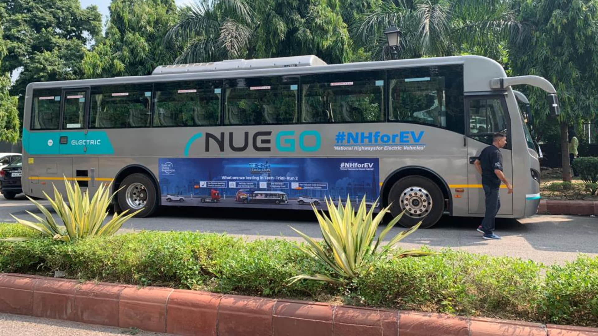 Nitin Gadkari Unveils miniature of NHEV charging Station concept to compete with Petrol Pumps in future