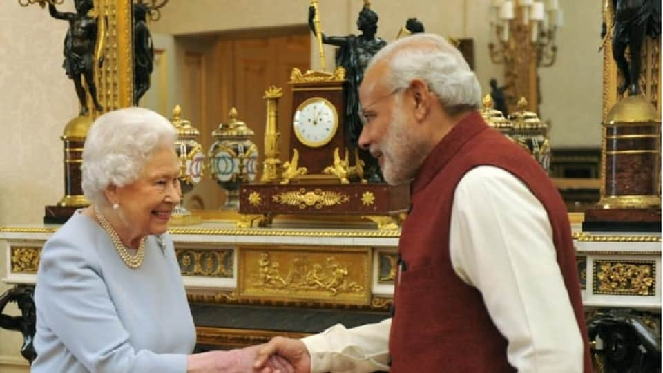 Queen Goodbye: Elizabeth II had visited India three times, Gandhiji presented a handkerchief at the wedding