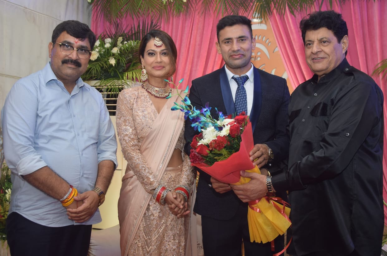 The dignitaries arrived to bless the newlyweds