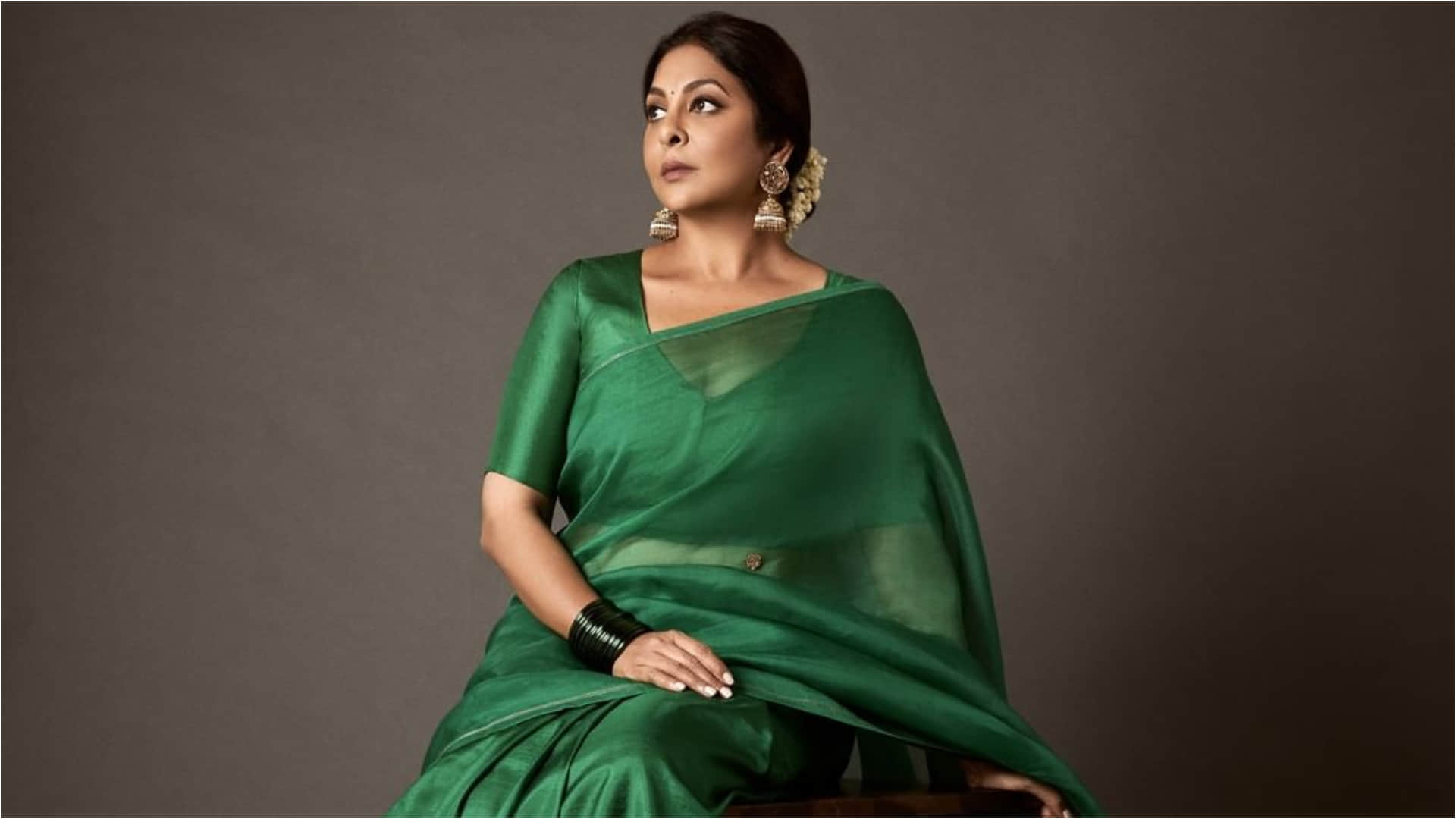 delhi crime actress shefali shah look simply gorgeous at 50 take inspiration