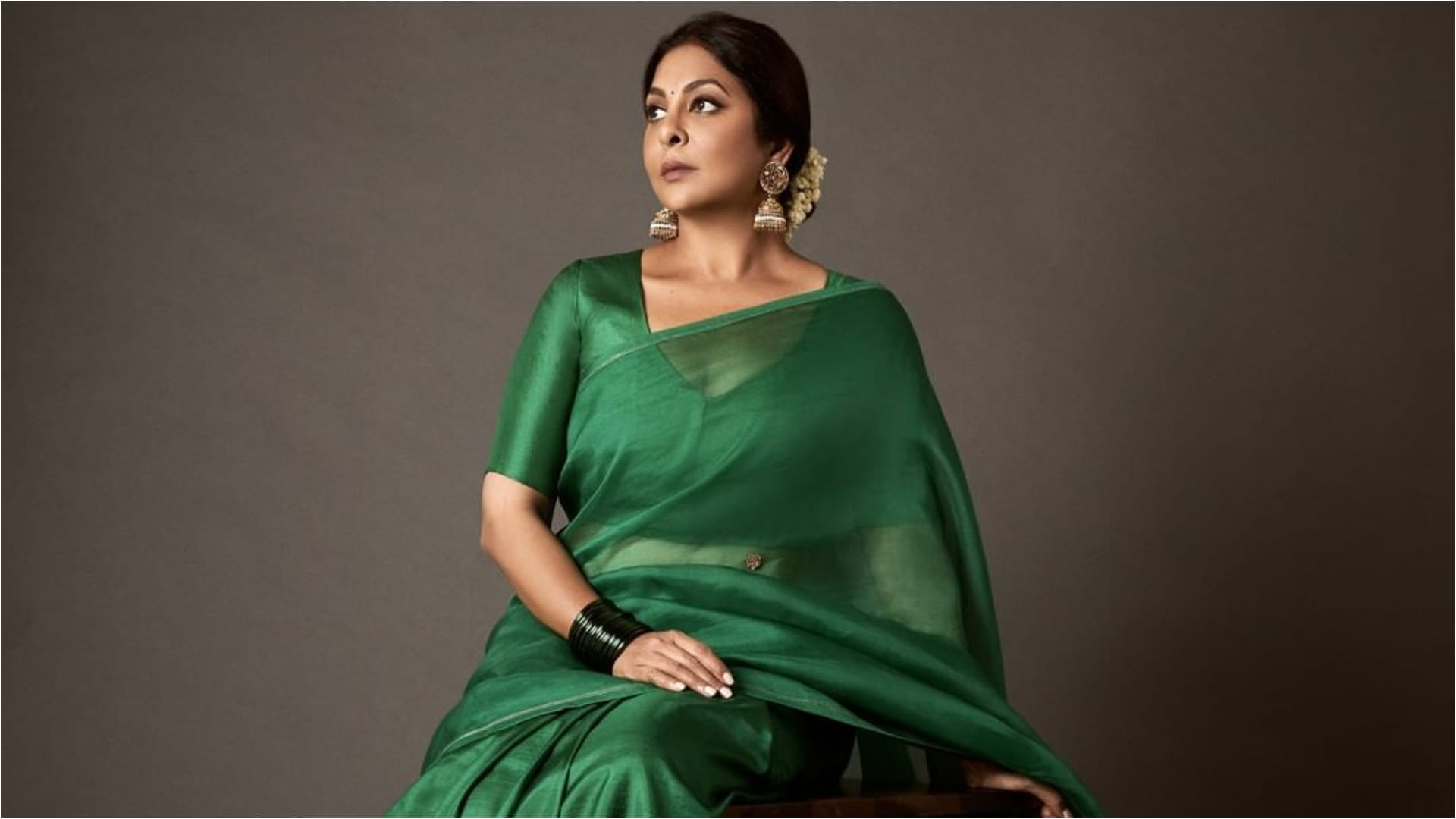 delhi crime actress shefali shah look simply gorgeous at 50 take inspiration