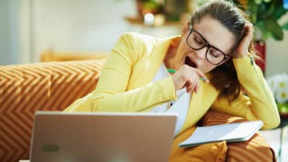 Why We Feel Sleepy After Eating Lunch Or Meal Know Interesting Facts Behind It In Hindi