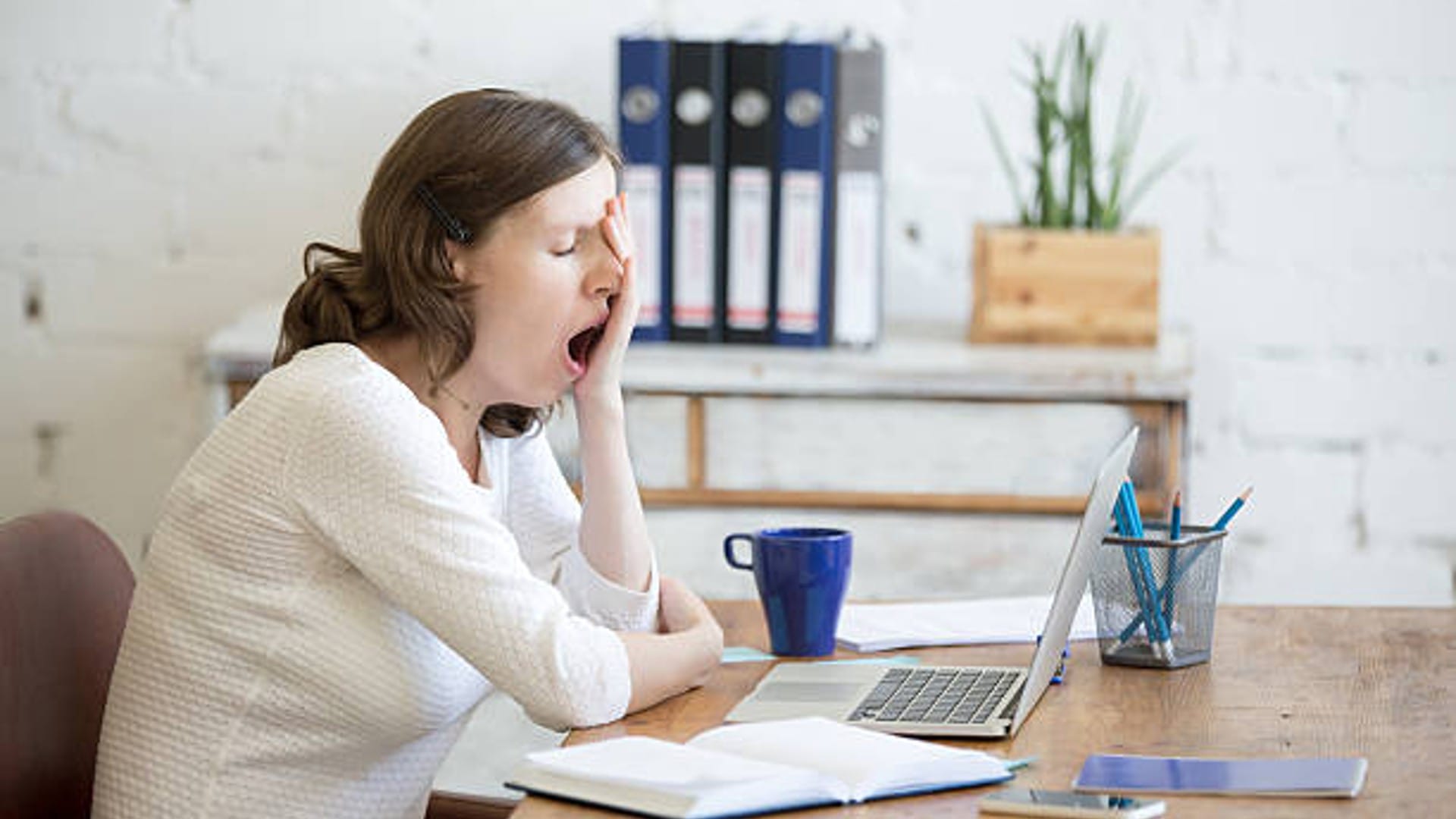 Why We Feel Sleepy After Eating Lunch Or Meal Know Interesting Facts Behind It In Hindi