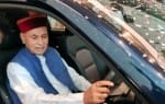 पूर्व मुख्यमंत्री प्रेम कुमार धूमल हमीरपुर में एक कार की ड्राइविंग सीट पर बैठकर फोटो खिंचवाते ह?