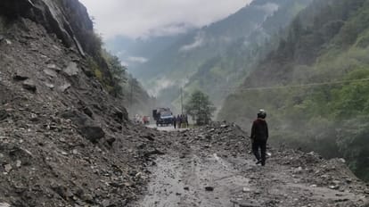 Uttarakhand Weather Today: देहरादून समेत सात जिलों में भारी बारिश का अलर्ट, स्कूलों में आज की छुट्टी Uttarakhand Weather Update: IMD Rainfall Alert for Tehri, Pauri, Nainital, Haridwar and Dehradun Rain News