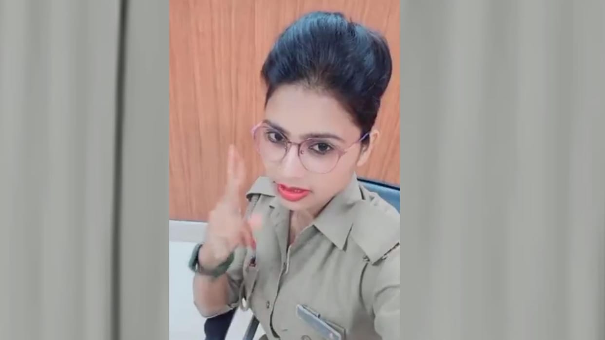 A woman sipahi video went viral on social media in bahraich.